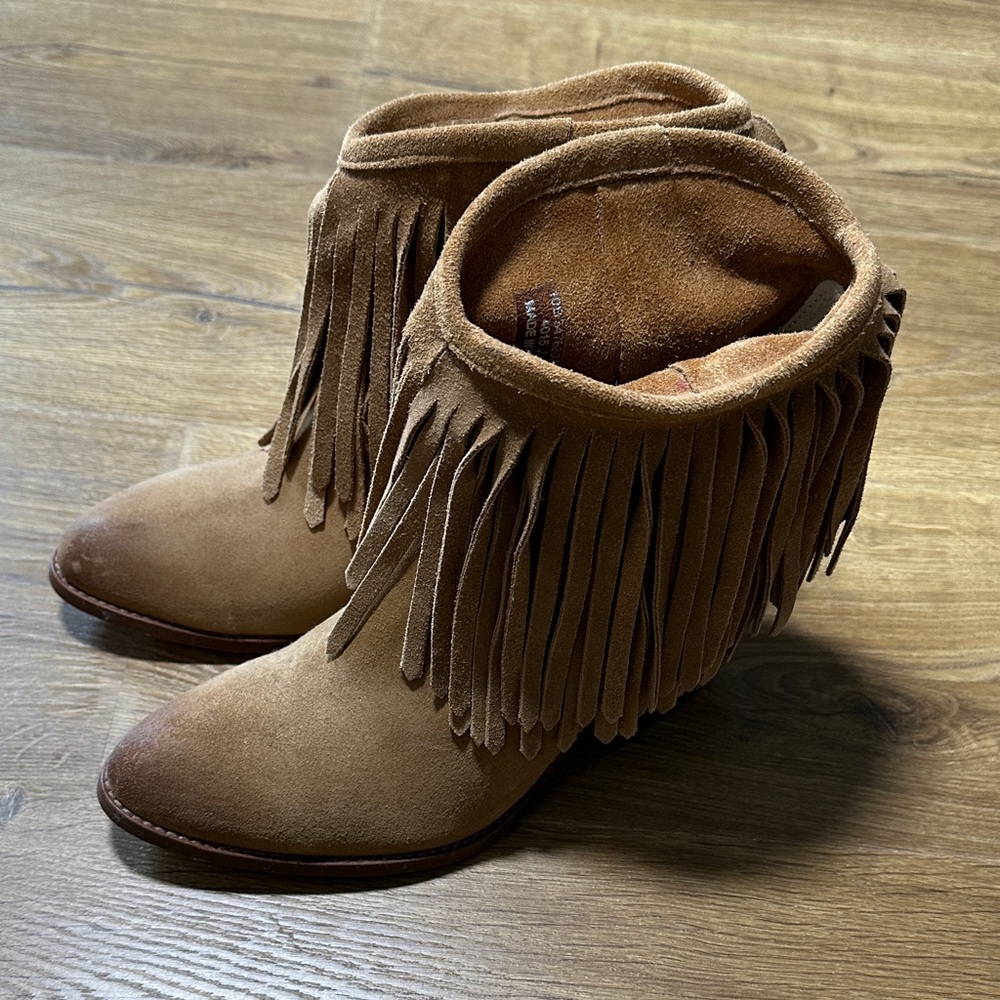 Frye Ilana Fringe Suede Tan Ankle Booties Size 10 B